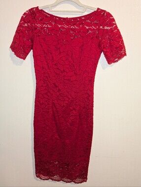 Elegant Red Lace Midi Dress with Short Sleeves Size XS